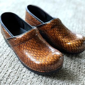Sanita Professional Clog Golden Snakeskin 41 10